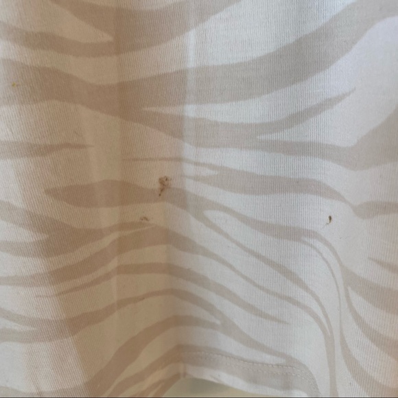 Old Navy Active Cream Animal Print Relaxed Fit Crop Top - Picture 4 of 7